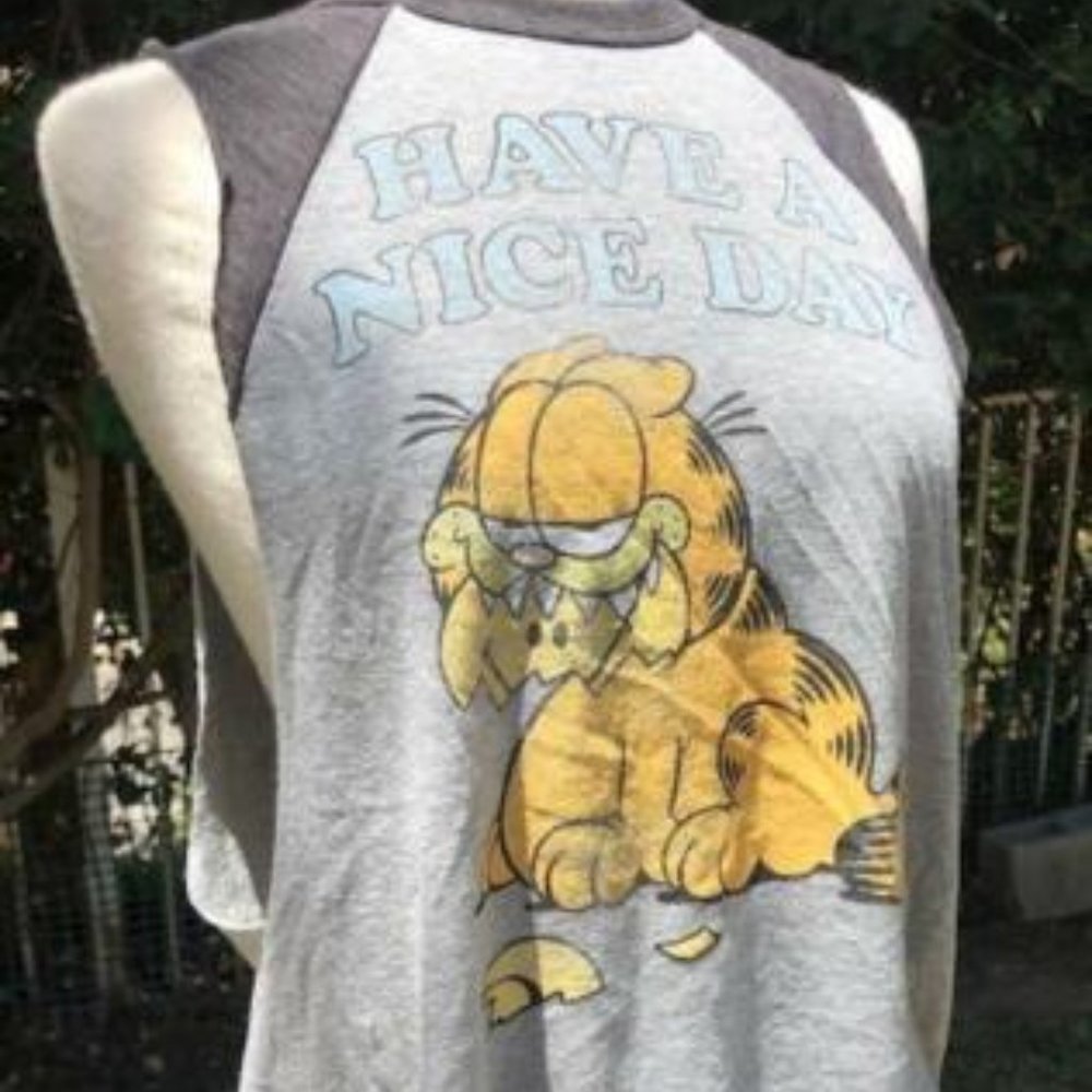 Forever Twenty one Garfield Eating Happy f…